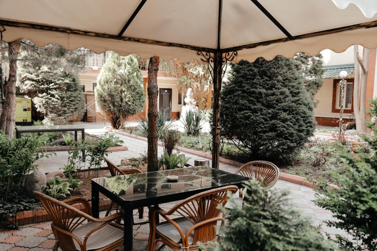 Grand Hotel Bishkek Exterior foto
